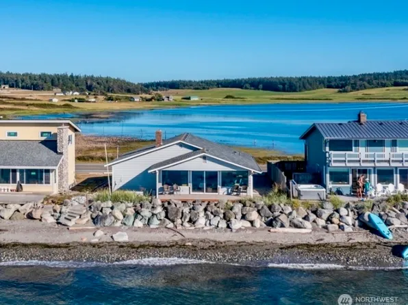 2625 W Beach Road, Oak Harbor, WA 98277