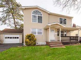 999 Johnston Ave, Wantagh, NY 11793