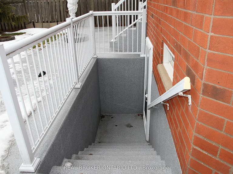 18 Tracie Ct — Photo 2
