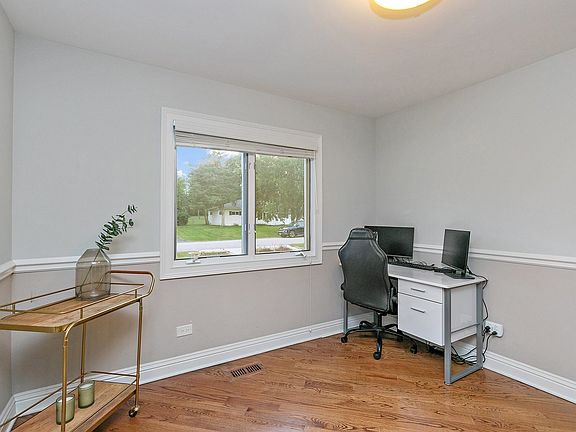 5th image of 1125 Apricot St