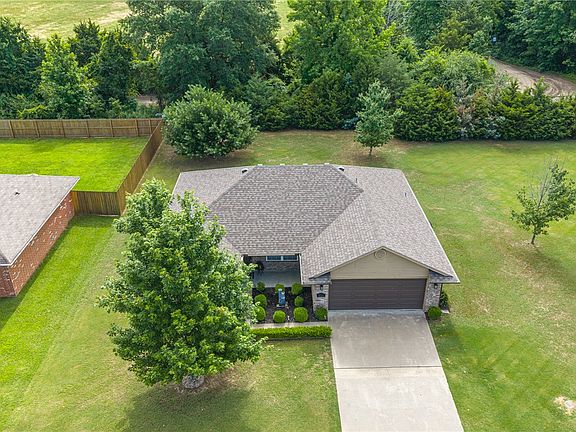 5th image of 1724 Riley Cir