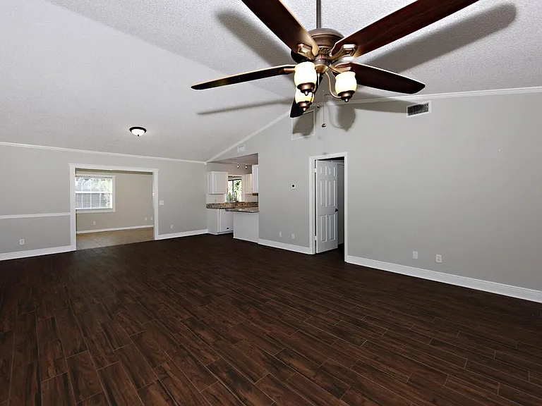 598 NE Maranta Terrado — Photo 3