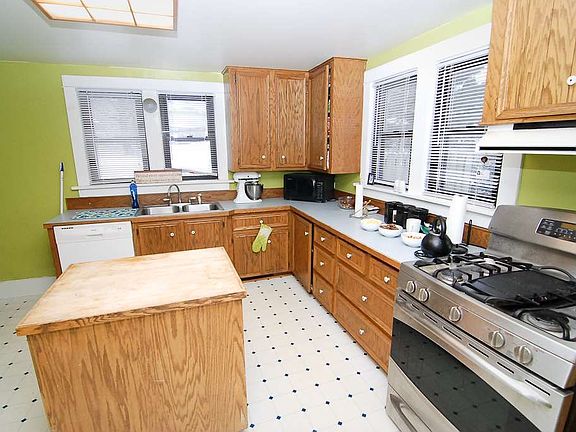 3rd image of 735 E Chapin St