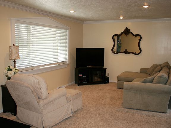 5th image of 424 Glaser Dr