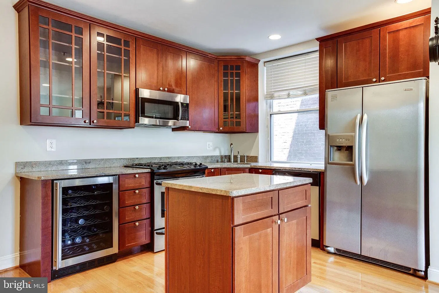 1 bed, 570 sqft, $1,900 — Photo 1
