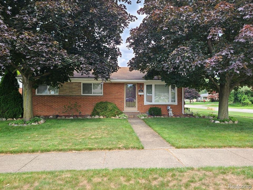 1st image of 951 Forest St