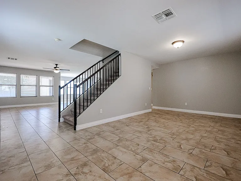 3385 E Longhorn Dr — Photo 4