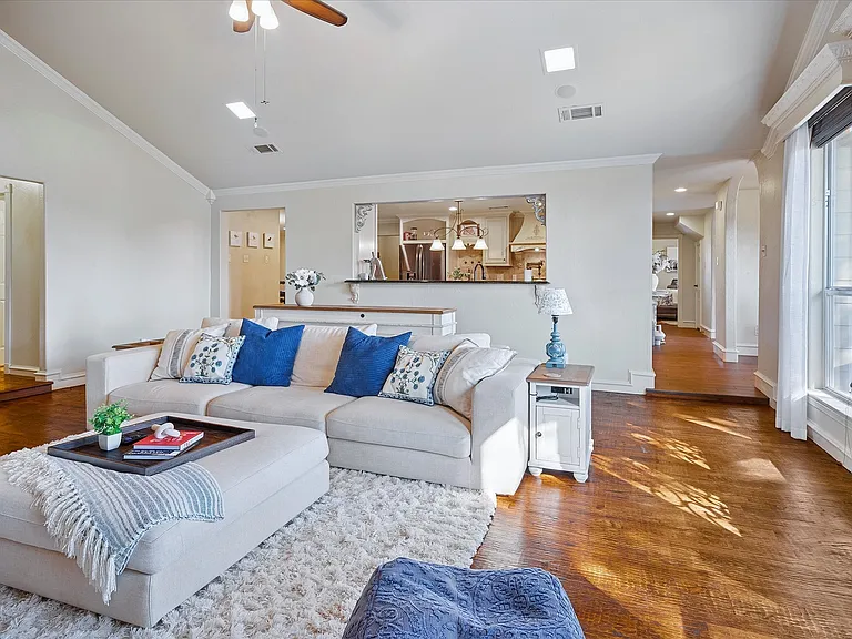 2309 Parker Rd — Photo 10