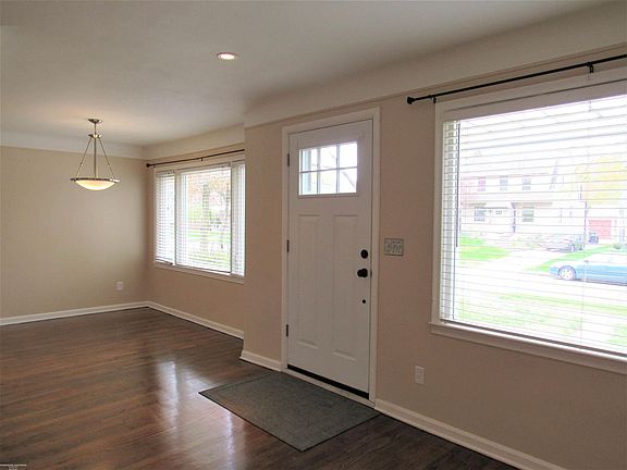 2nd image of 1111 Longfellow Ave
