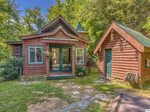 2832 Joyner Hills Ln, Sevierville, TN 37876