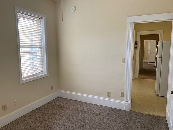 5th image of 814 E Grove St #4