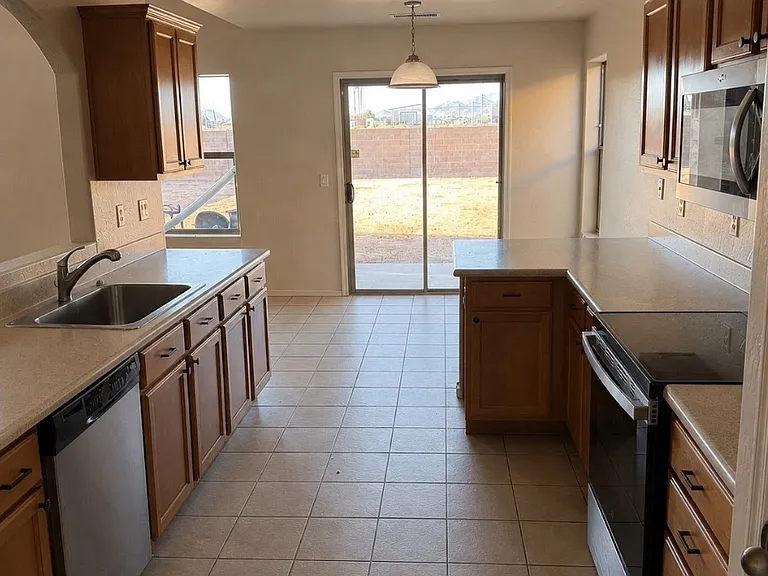 25258 W Jackson Ave — Photo 2