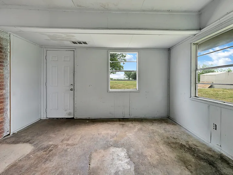 9209 FM 1570 N — Photo 31