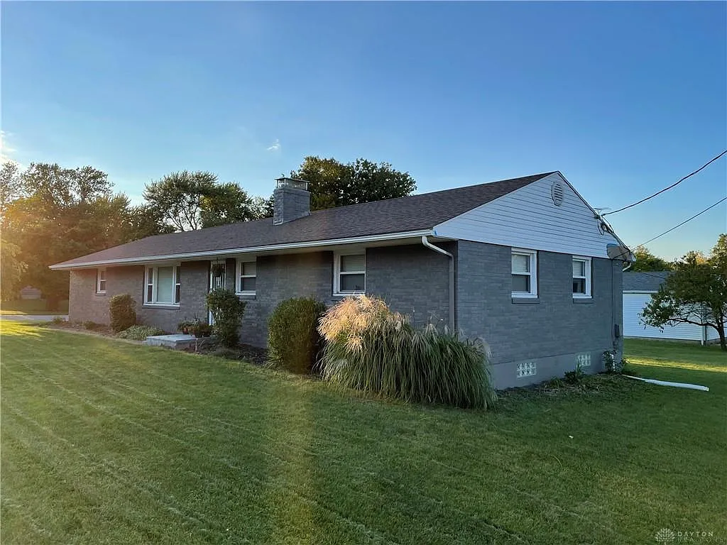 217 W Wenger Rd photo 1