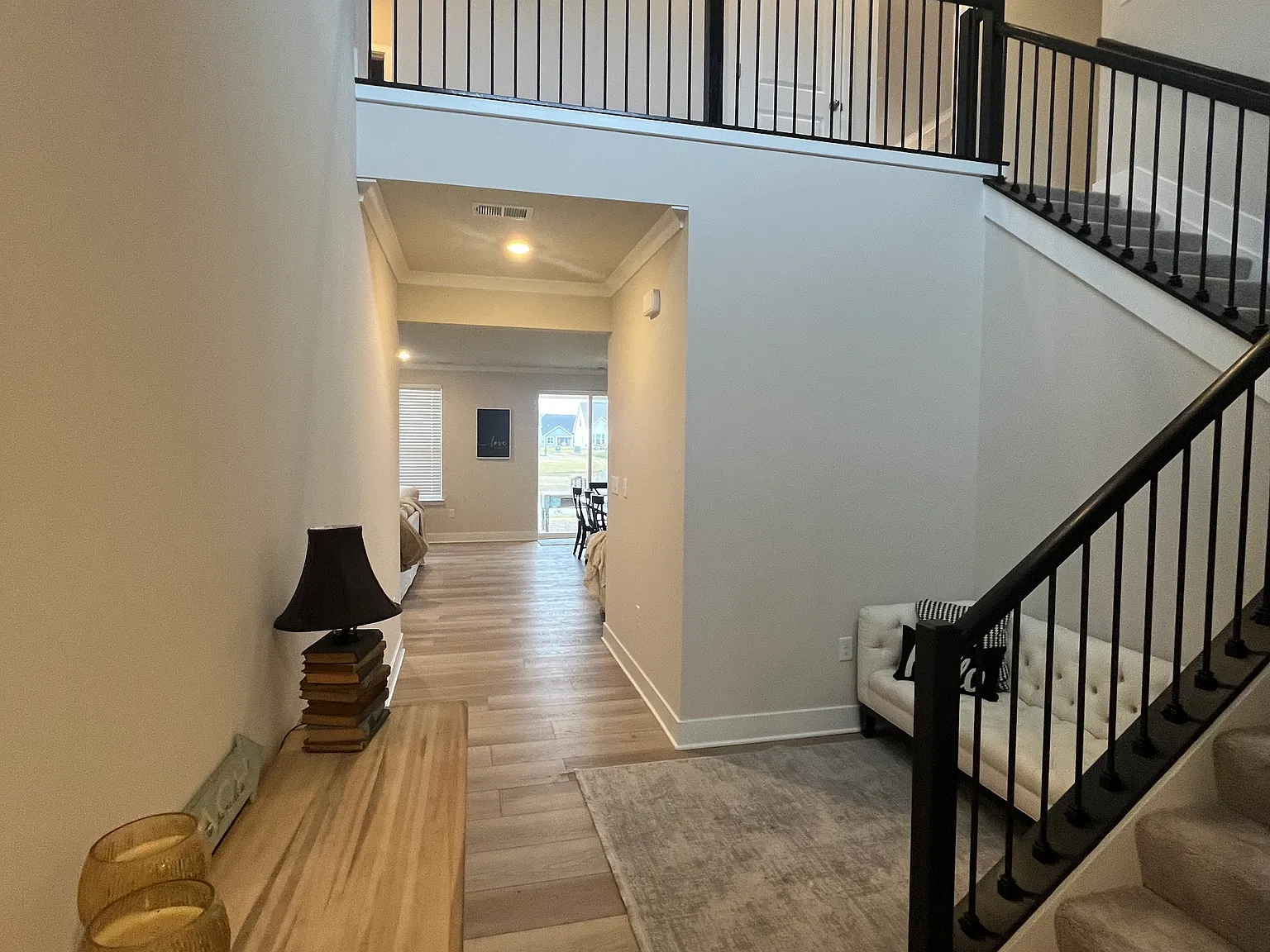 3 bed, 2.5 bath, 2200 sqft, $2,900 — Photo 2