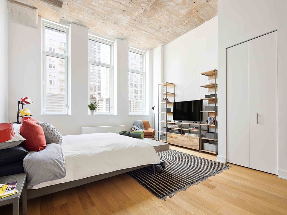 1st image of 4322 Queens St APT 656