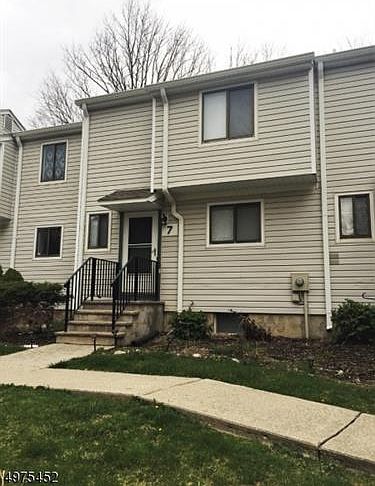 1st image of 7 Foxtail Ln