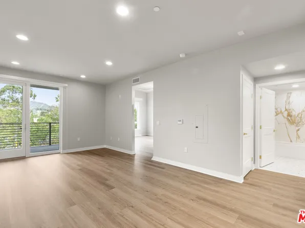 7428 Santa Monica Blvd, Los Angeles, CA