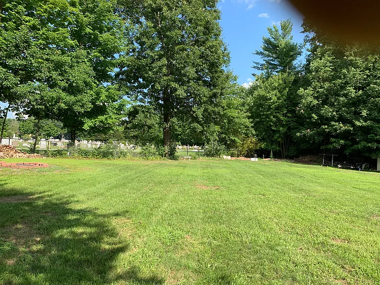 Enormous back yard. Dog yard and garden space not shown.