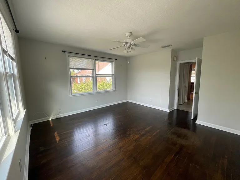 Belmont Terr 1274 - 1276 — Photo 8