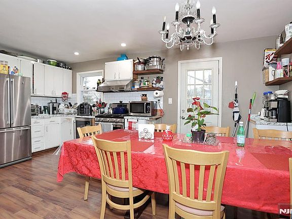 5th image of 655 Hamilton Ave