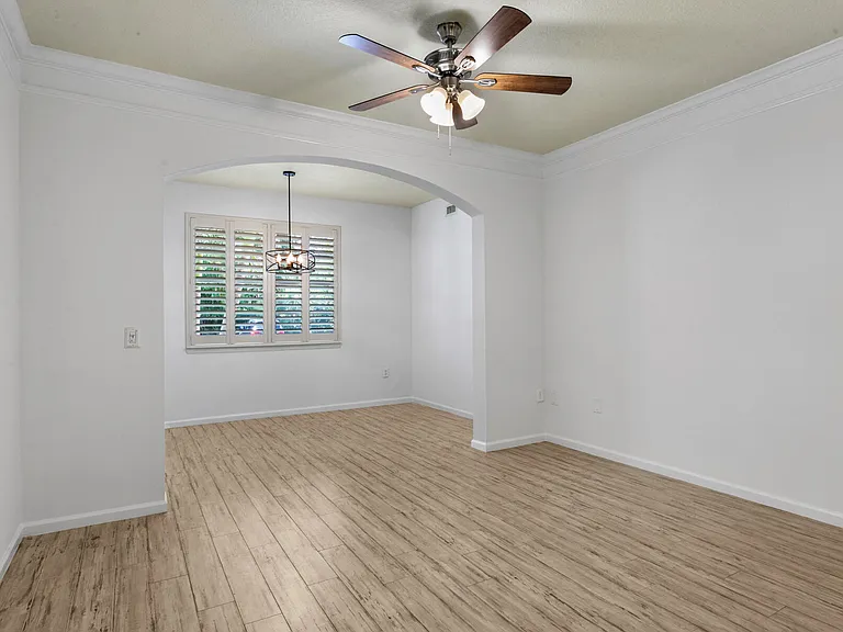 10103 Myrtlewood Cir W — Photo 13