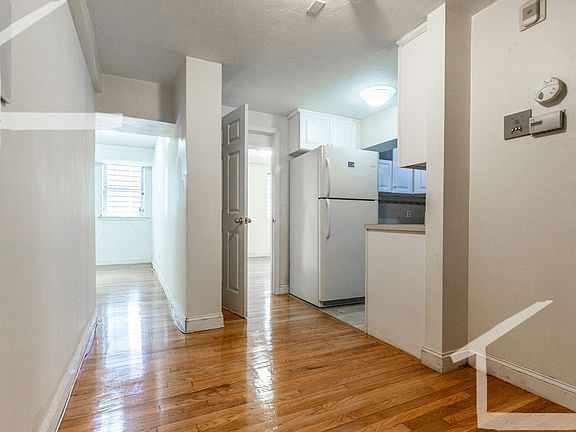 2nd image of 1118 Commonwealth Ave APT 1