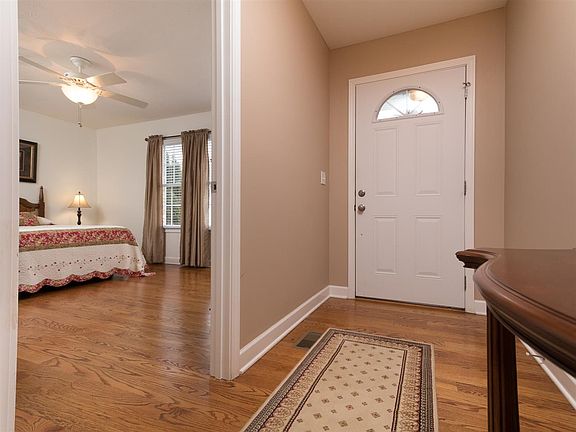 3rd image of 163 Gables Dr