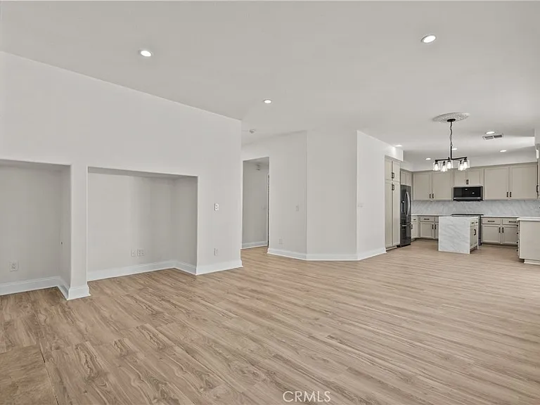 18800 Lull St — Photo 12