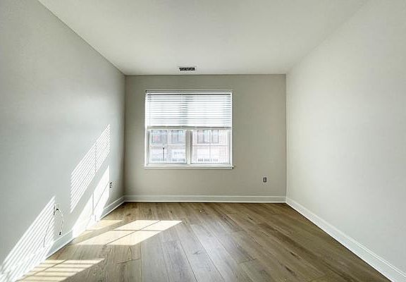5th image of 26 New Derby St #2C