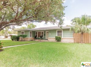 1702 E Virginia Ave, Victoria, TX 77901