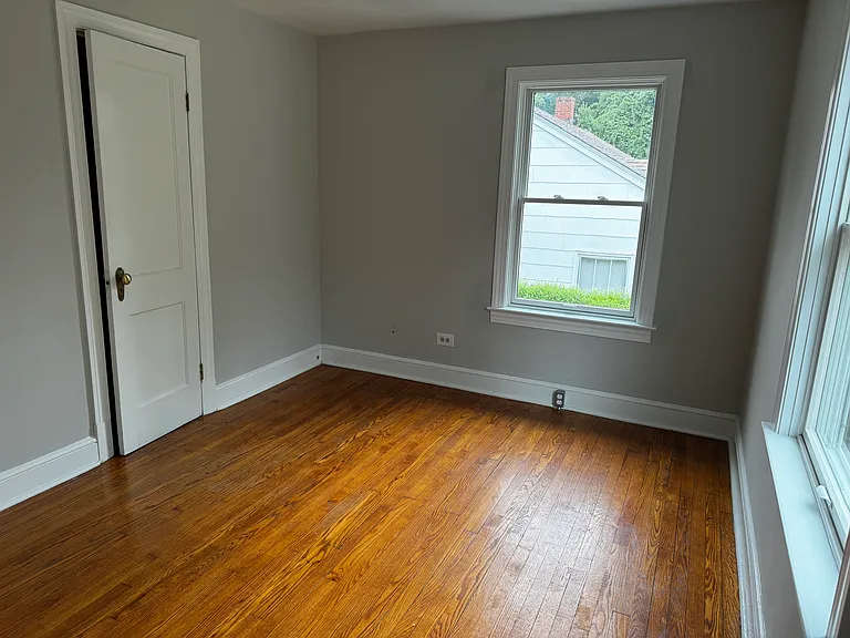 535 Caroline Ave — Photo 9