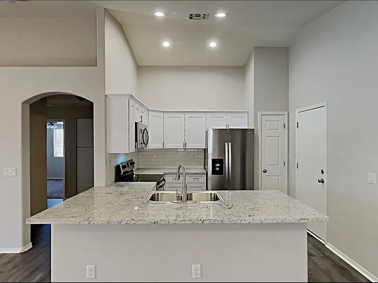 660 Laura Dr #1 — Photo 1