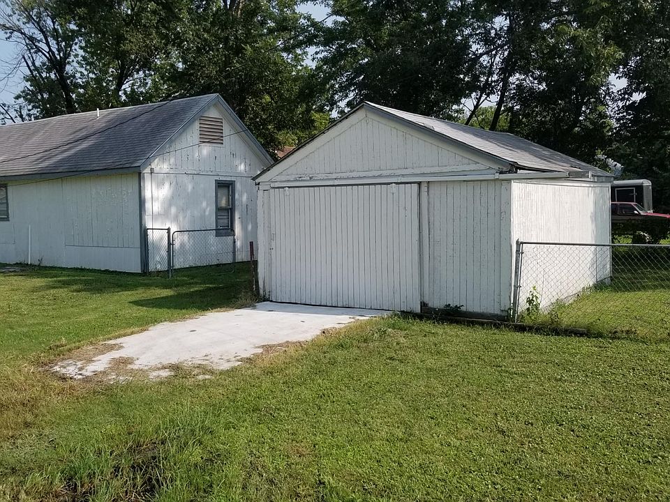 2nd image of 1245 N Wyandotte Ave