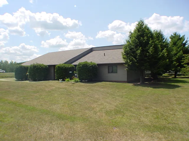 153423 Lodgepole Avenue - Apt 4 — Photo 2
