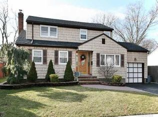 35 Wensley Rd, Plainview, NY 11803