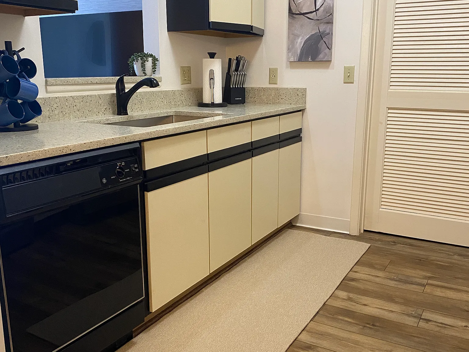 7131 Village Dr — Photo 3