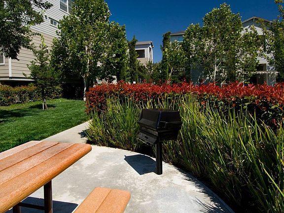 BBQ Area | Apartments in Dublin, CA | Fountains at Emerald Park