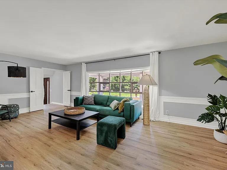 10533 Stevenson Rd — Photo 27