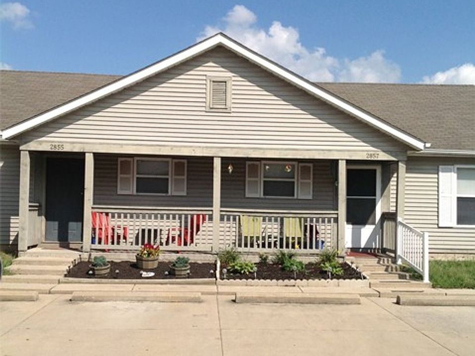 2nd image of 2822 Plaza Ln