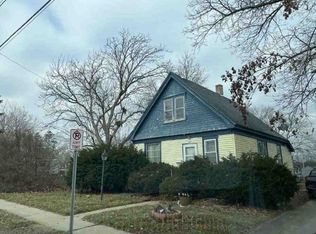 548 E State St, Burlington, WI 53105