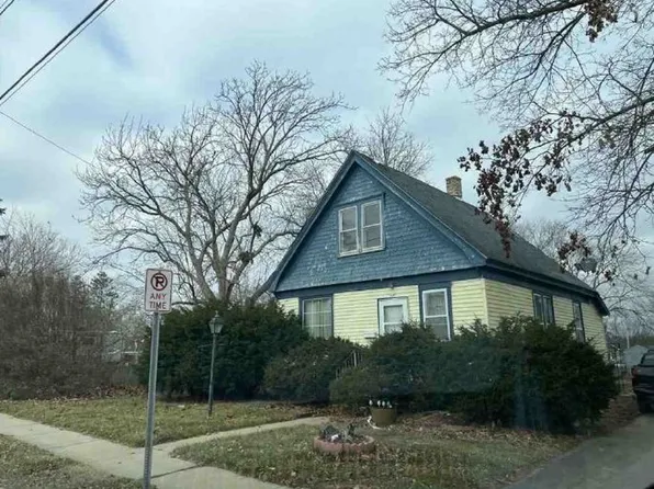 548 E State St, Burlington, WI 53105