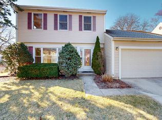 1135 Thompson Blvd, Buffalo Grove, IL 60089