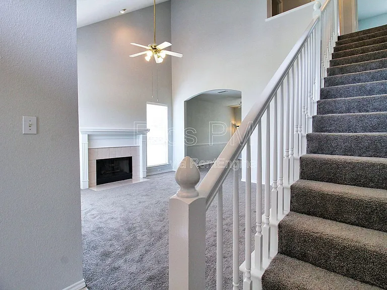 8435 Creekside Cir — Photo 4