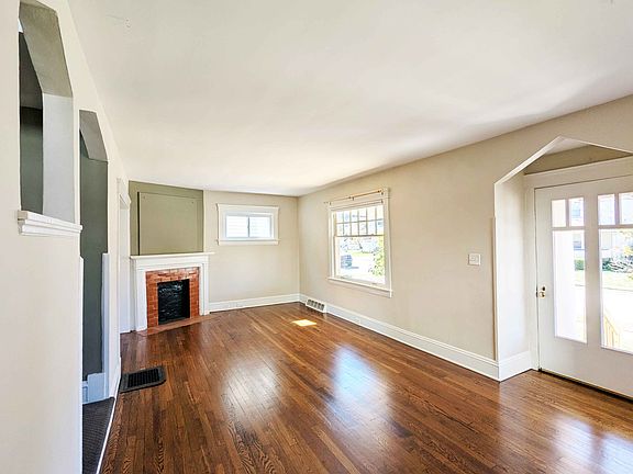3rd image of 1497 Lauderdale Ave