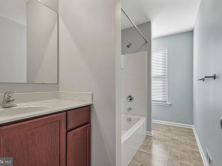 605 Socrates St — Photo 21