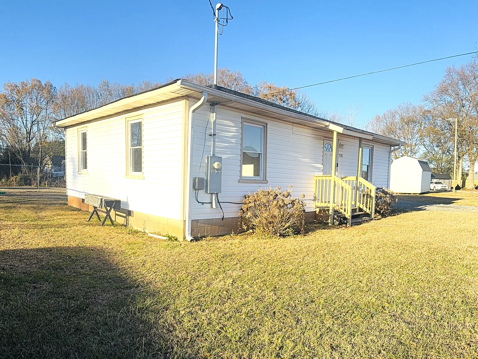 2 bed, 900 sqft, $1,300 — Photo 2