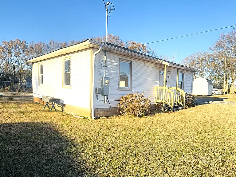 1581 Old Furnace Rd — Photo 2