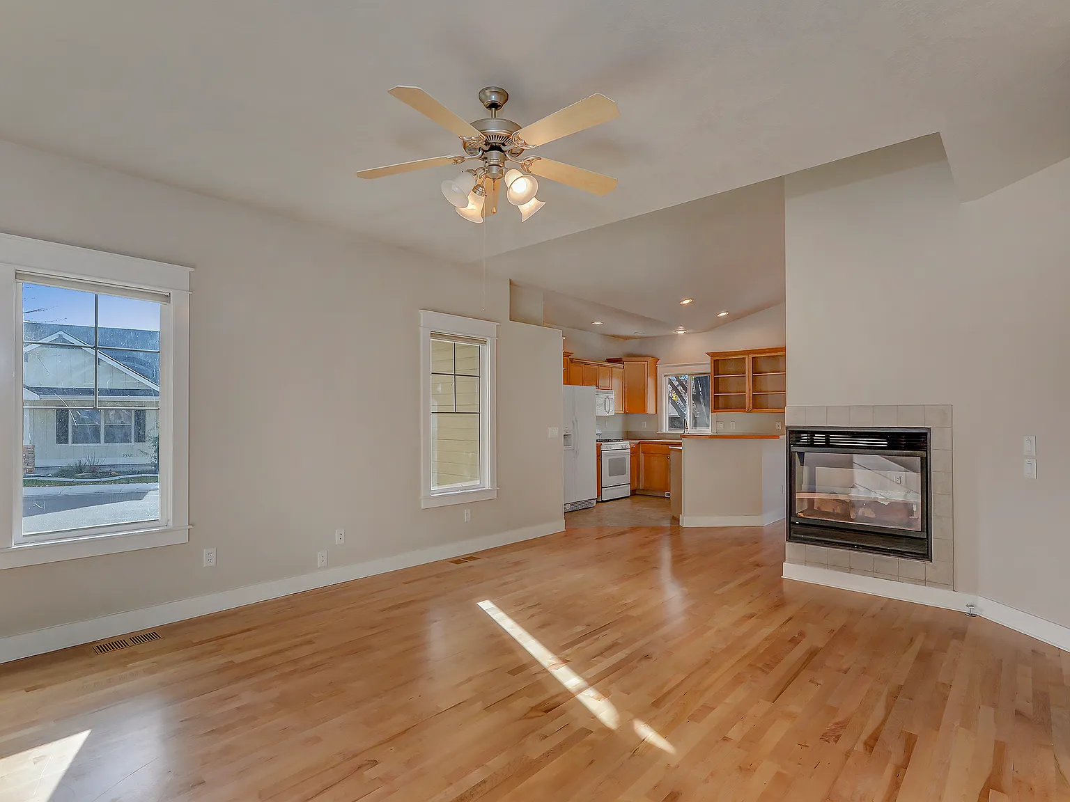 3 bed, 1424 sqft, $2,000 — Photo 4