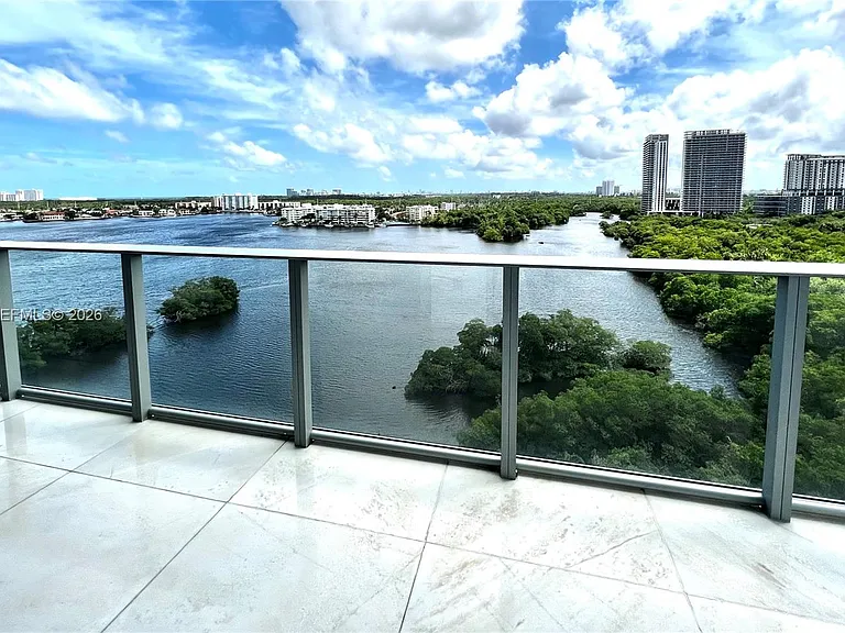 17111 Biscayne Blvd #1102 — Photo 21